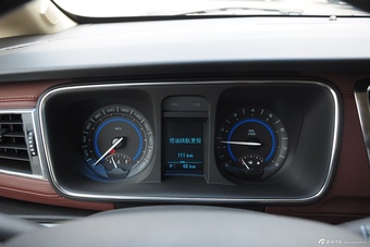 2015款GL8商务车2.4L豪华商务尊享版