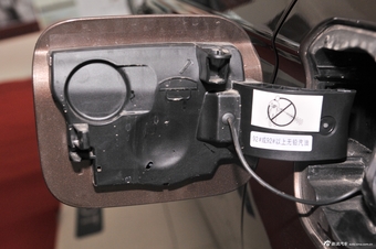 2013款东风标致301 1.6L自动豪华版