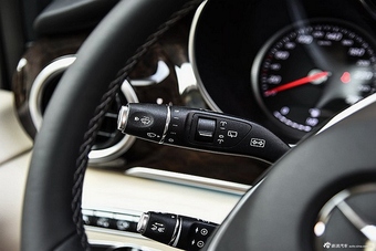 2016款奔驰V级 V260 2.0T自动尊贵版