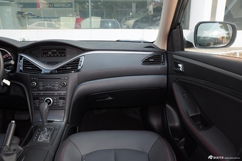 2016款奔腾B70 2.0L自动尊享型