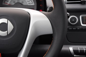 2015款smart fortwo 1.0 MHD 炫闪特别版
