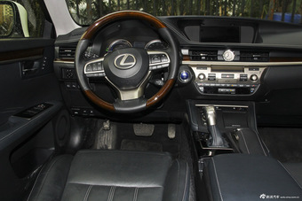 2015款雷克萨斯ES 2.5L自动300h豪华版