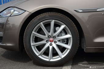 2016款捷豹XJL 3.0L自动SC四驱全景商务版