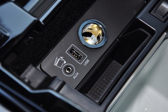 2015款揽胜运动版3.0 V6 SC 锋尚创业版