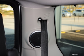 2015款第四代发现3.0 SDV6 HSE柴油版