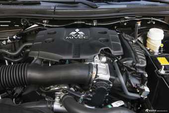 2013款帕杰罗·劲畅3.0L 自动四驱旗舰版