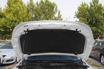 2016款奔腾B70 2.0L自动尊享型