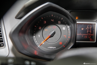 2013款风云2 1.5L手动掀背锐意版