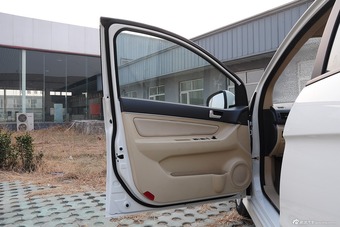 2015款绅宝D20两厢1.3L手动乐活版