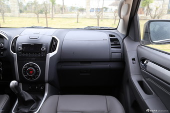 2015款五十铃mu-X 3.0T自动四驱探索型