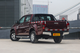 2015款五十铃D-MAX 2.5T自动四驱超豪华型