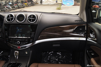 2015款比亚迪S7升级版2.0T自动尊贵型