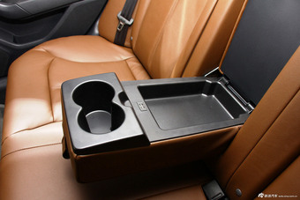 2014款奔腾B90 1.8T自动豪华型到店实拍