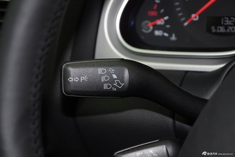 2015款奥迪Q7 35TFSI进取型