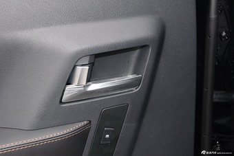 2016款北京BJ40L 2.3T自动四驱尊享版