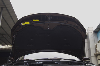 2015款比亚迪S7升级版2.0T自动尊贵型