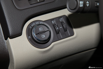 2014款君威2.0自动领先时尚型