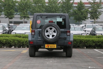 2014款牧马人2.8TD撒哈拉四门版