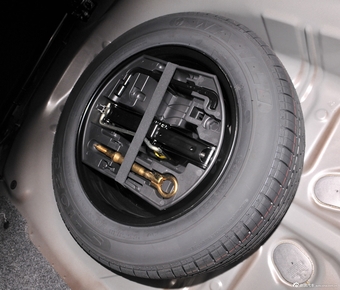 2013款东风标致301 1.6L自动豪华版