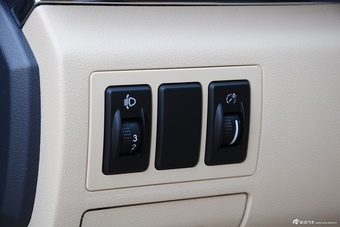 2015款绅宝D20两厢1.5L手动乐天版