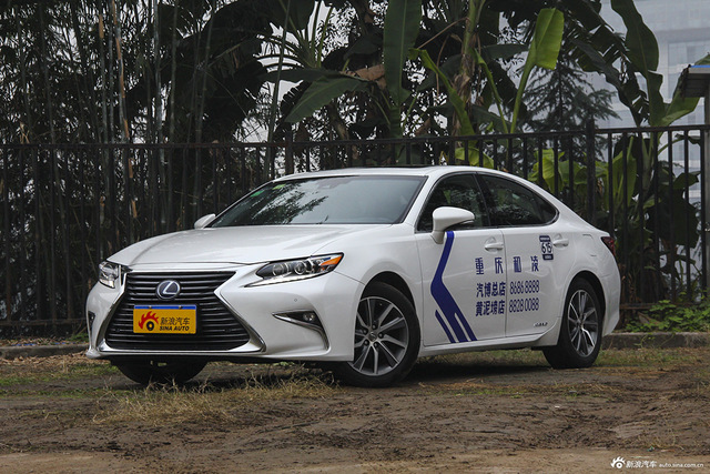 2015款雷克萨斯ES 2.5L自动300h豪华版 超音速石英白