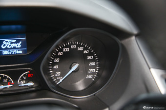 2012款福克斯两厢1.6L自动风尚型