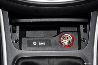 2015款 宝骏560 1.8L手动舒适型