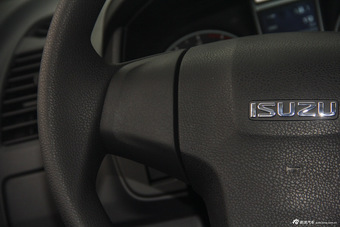 2015款五十铃D-MAX 2.5T手动四驱基本型