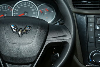 2014款五菱宏光S 1.5L 手动标准型