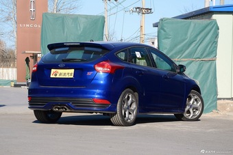 2015款福克斯ST 2.0T手动标准版