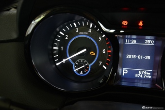 2016款驭胜S350 2.0T自动两驱汽油超豪华版5座