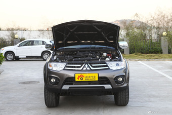 2013款帕杰罗·劲畅3.0L 自动四驱旗舰版