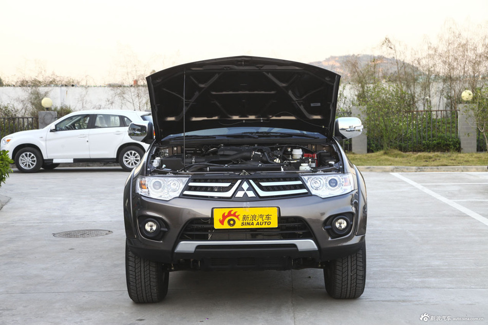 2013款帕杰罗·劲畅3.0L 自动四驱旗舰版