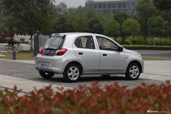 2014款启辰R30 1.2L手动尊享版