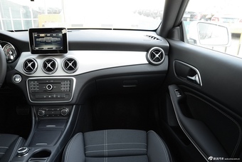 2016款奔驰CLA级 CLA200 1.6T自动动感型
