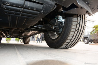 2015款指南者2.4L自动四驱舒适版