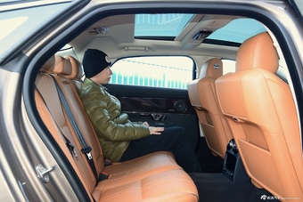 2016款捷豹XJL 3.0L自动SC四驱全景商务版