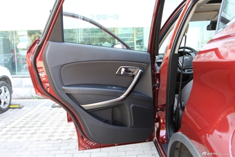 2015款奔腾X80 2.0L自动舒适型