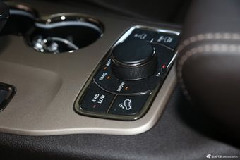 2014款大切诺基3.0L自动旗舰尊悦版