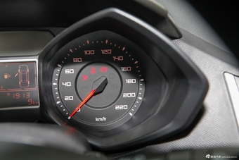 2013款风云2 1.5L手动掀背锐意版