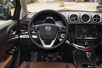 2015款比亚迪S7升级版2.0T自动尊贵型