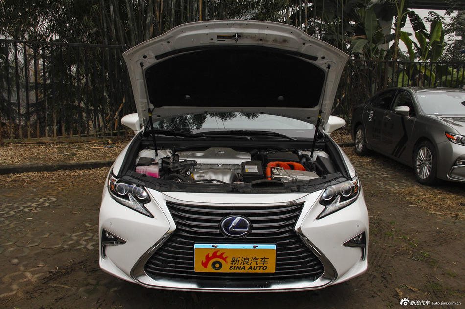 2015款雷克萨斯ES 2.5L自动300h豪华版