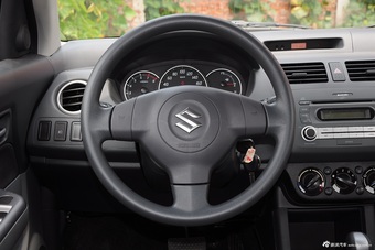 2015款雨燕1.5L自动限定版