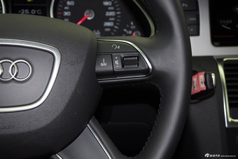 2015款奥迪Q7 35TFSI进取型