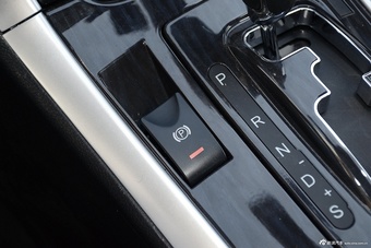 2016款奔腾B90 1.8T自动尊贵型十周年纪念版