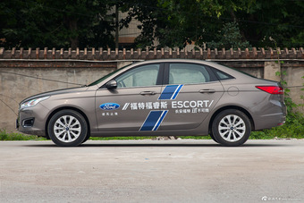 2015款福睿斯1.5L自动时尚型