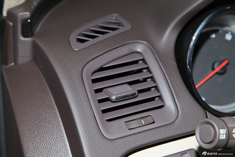 2014款君威2.0自动领先时尚型