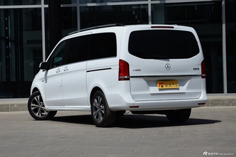 2016款奔驰V级 V260 2.0T自动尊贵版