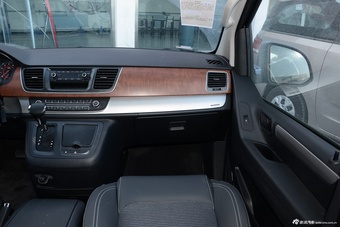 2016款上汽大通G10 2.0T自动精英版