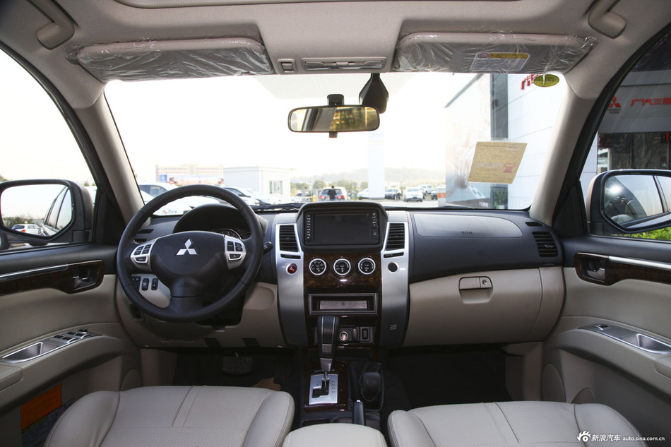 2013款帕杰罗·劲畅3.0L 自动四驱旗舰版